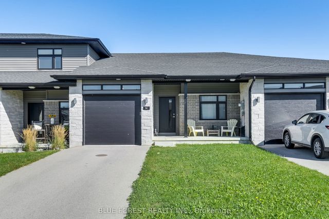 90 Rowe Avenue, South Huron