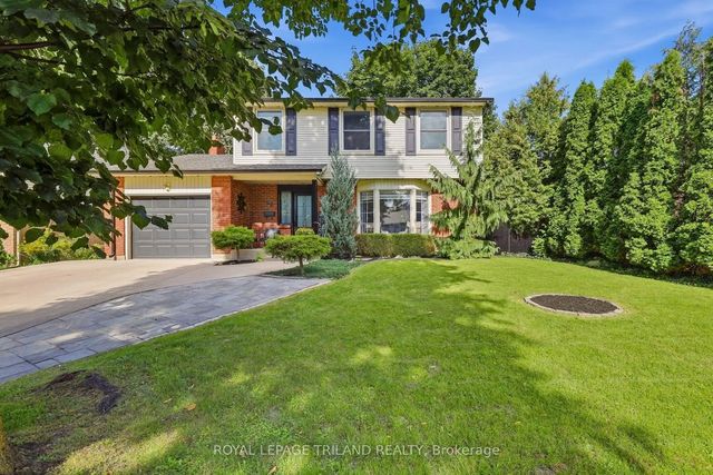 32 Hunter Woods Crescent, London South
