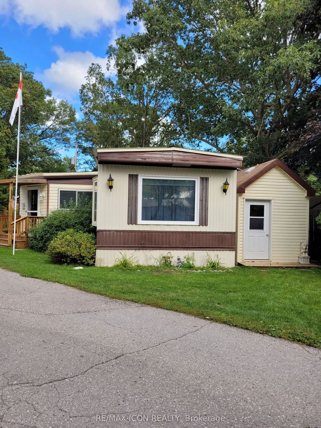 9839 Lakeshore Road 5, Lambton Shores