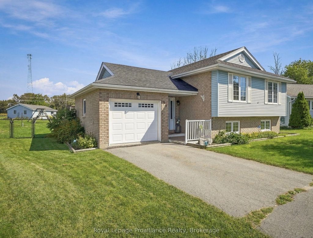 99 Westwind Crescent, Prince Edward County