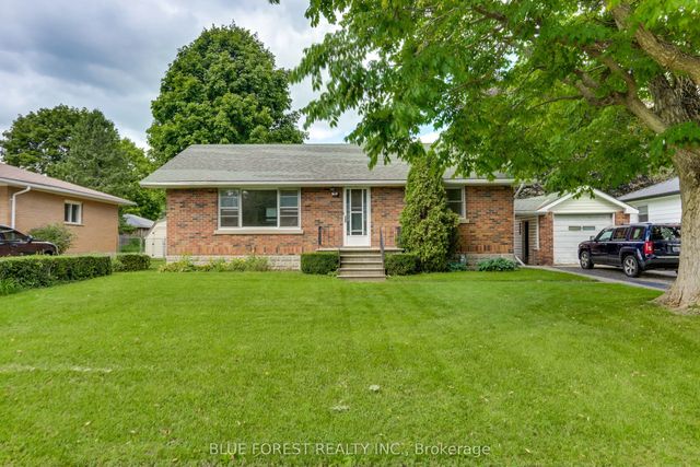 75 Pine Street E, Aylmer