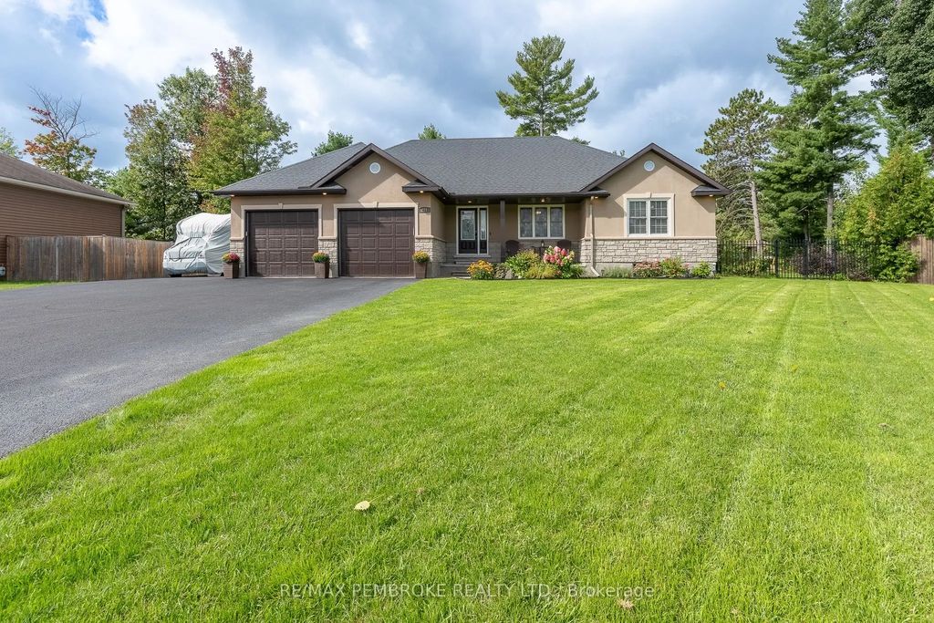 221 Oriole Crescent, Petawawa