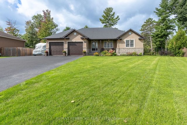 221 Oriole Crescent, Petawawa