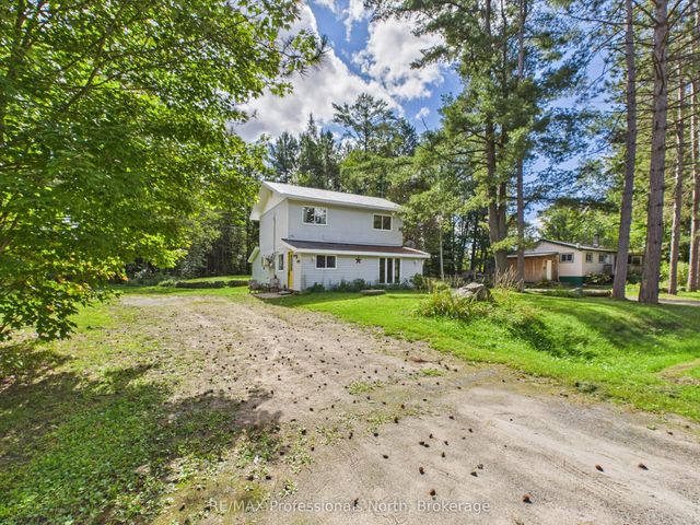31 Hutcheson Beach Road E, Huntsville