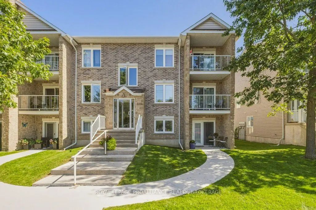 225 Oak Street 2104, Gananoque