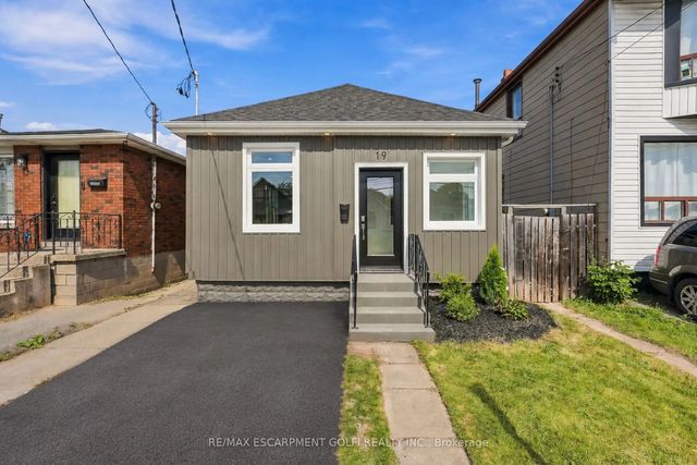 19 Vansitmart Avenue, Hamilton