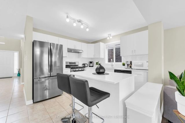 1185 Sandbar Street, London North