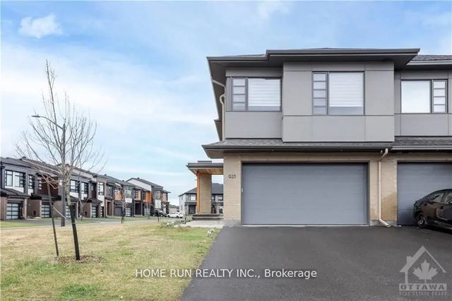 923 Chipping Circle, Blossom Park - Airport and Area