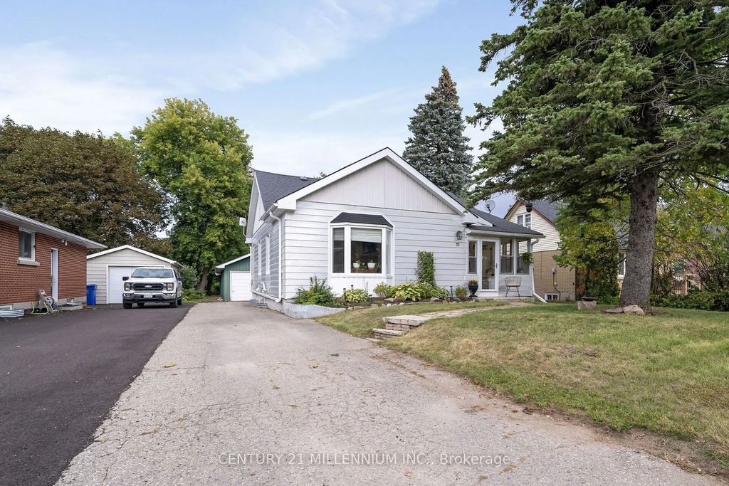11 Dundas Street W, Erin
