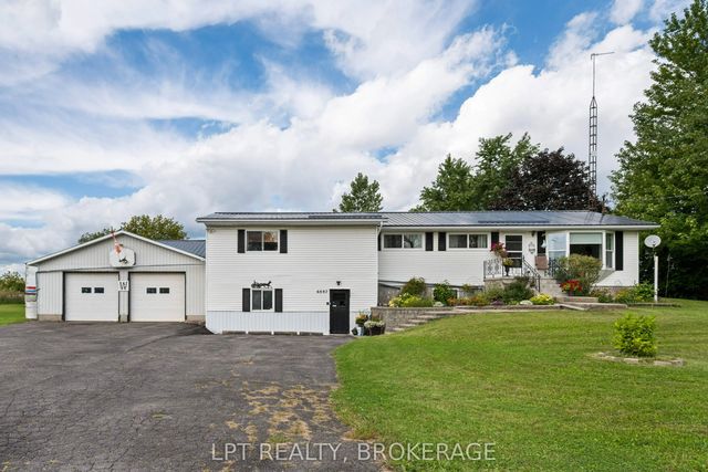 6087 County Road 2 Road, Loyalist