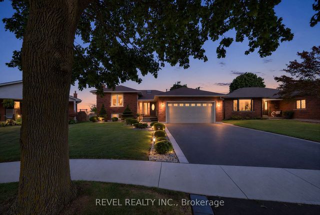 15 Fox Run, Brantford