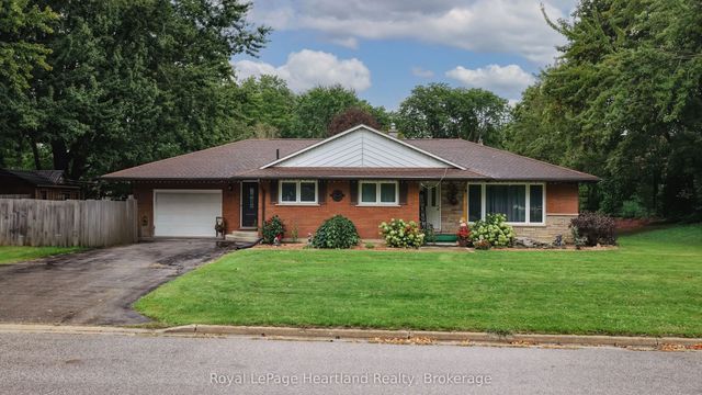 390 Morris Street, North Huron