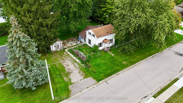 86 Salina Street N, St. Marys