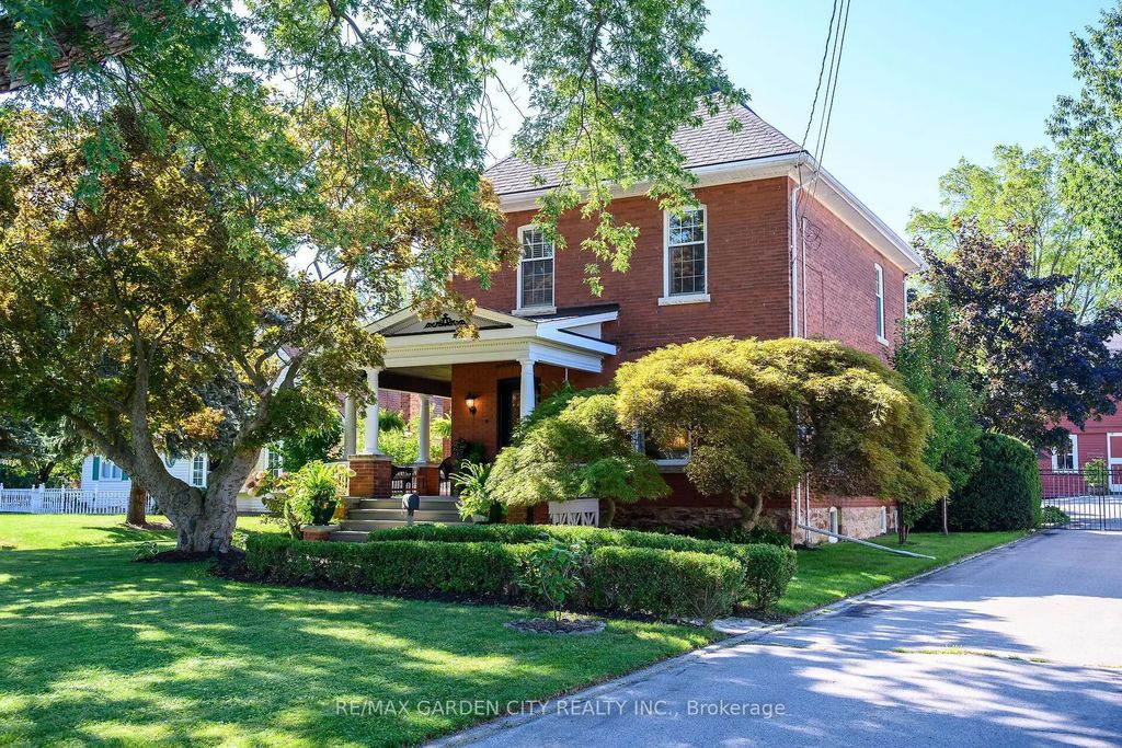 126 Main Street E, Grimsby