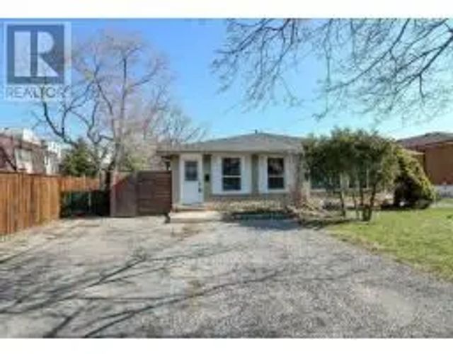 881 Lawrence Road Upper, Hamilton