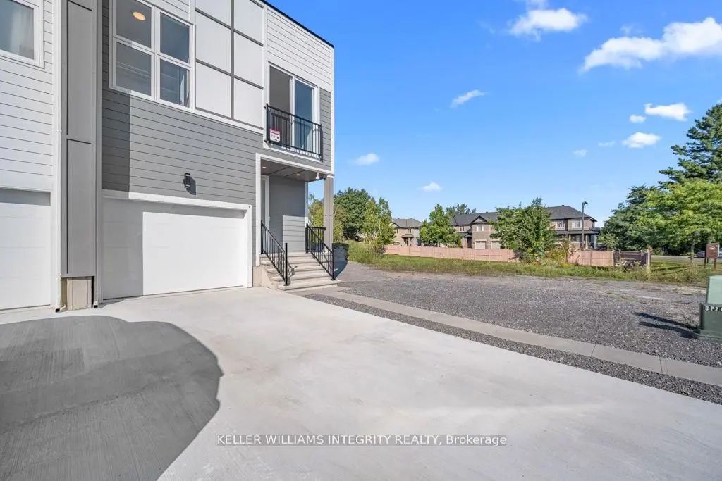 875 Contour Street B, Orleans - Convent Glen and Area