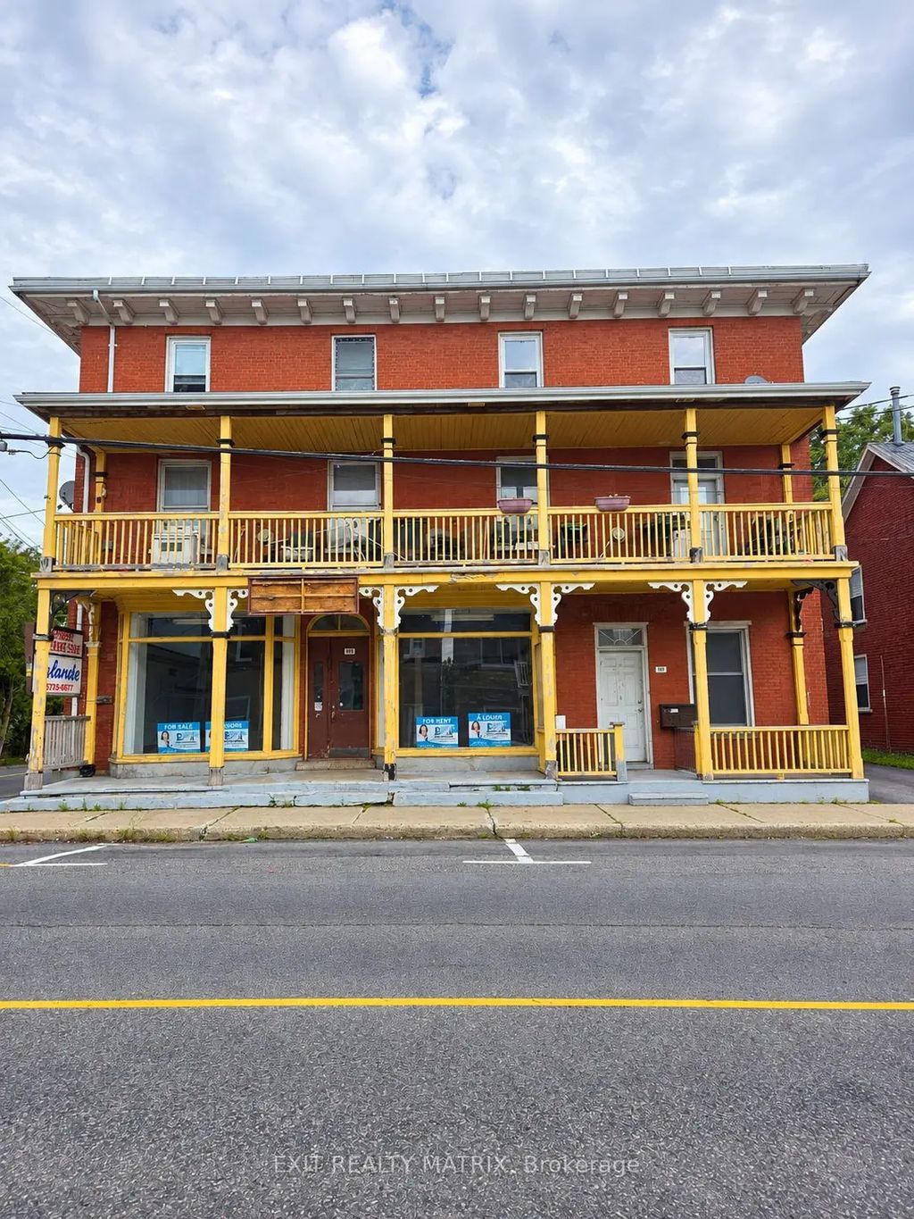 143-145 Main Street E, Champlain