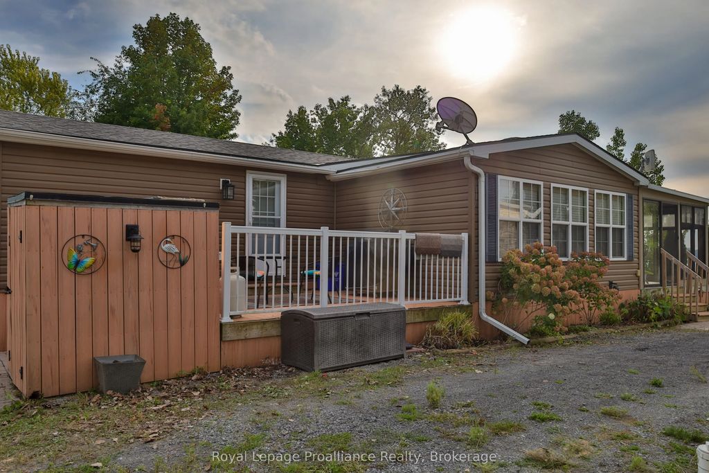 486 Cty Rd 18- 50 Cherry Beach Lane, Prince Edward County