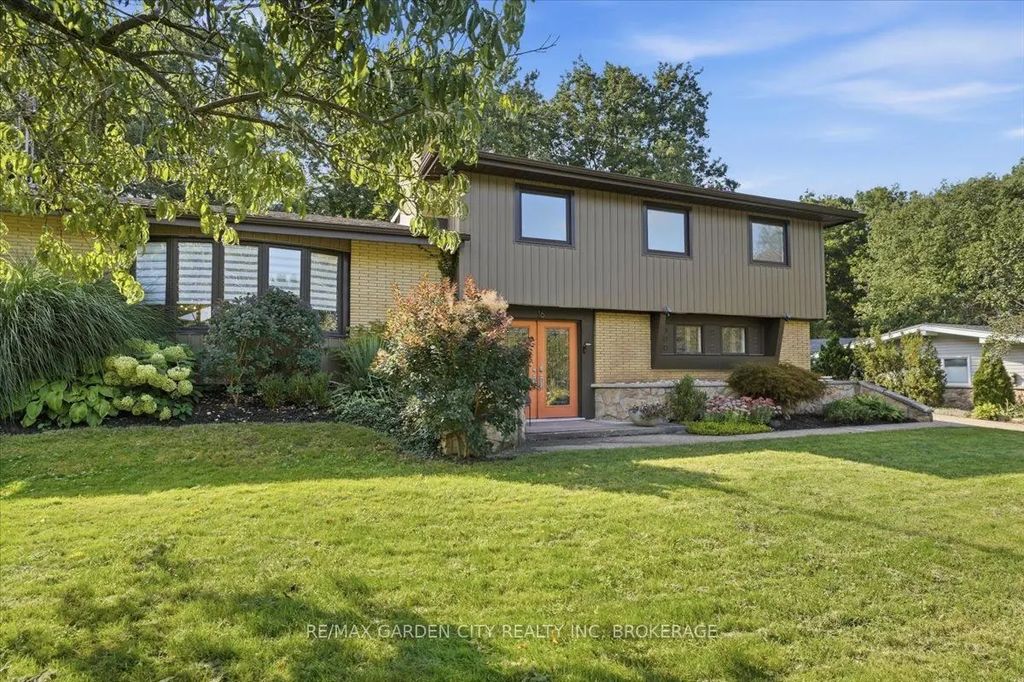 16 Pinecrest Court, Pelham
