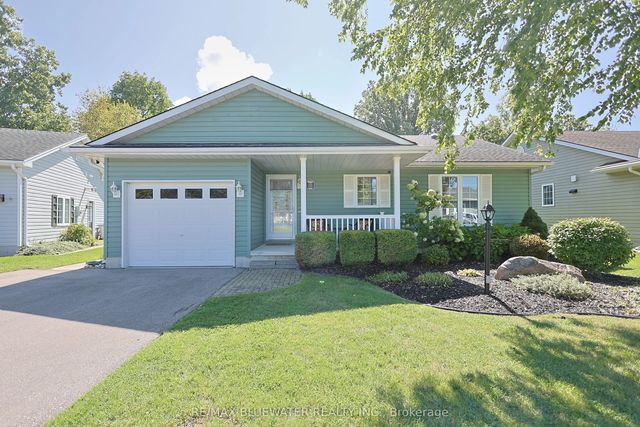 353 Shannon Boulevard, South Huron