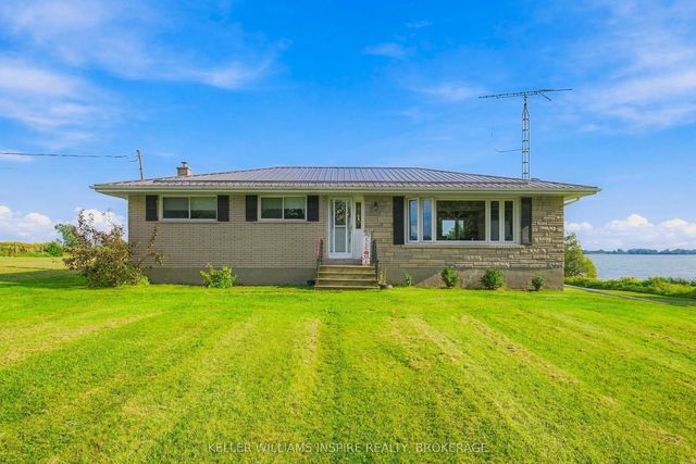 15 South Shore Road, Frontenac Islands