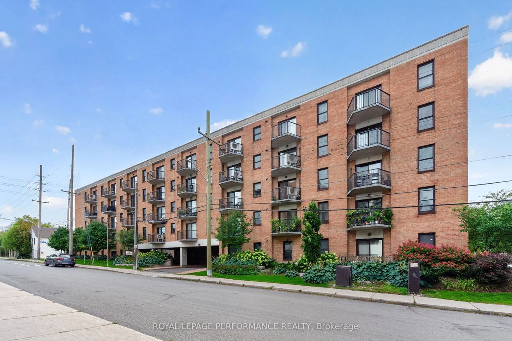 50 Burnside Avenue 407, West Centre Town