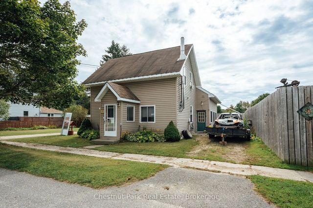 49 Queen Street E, South Bruce Peninsula