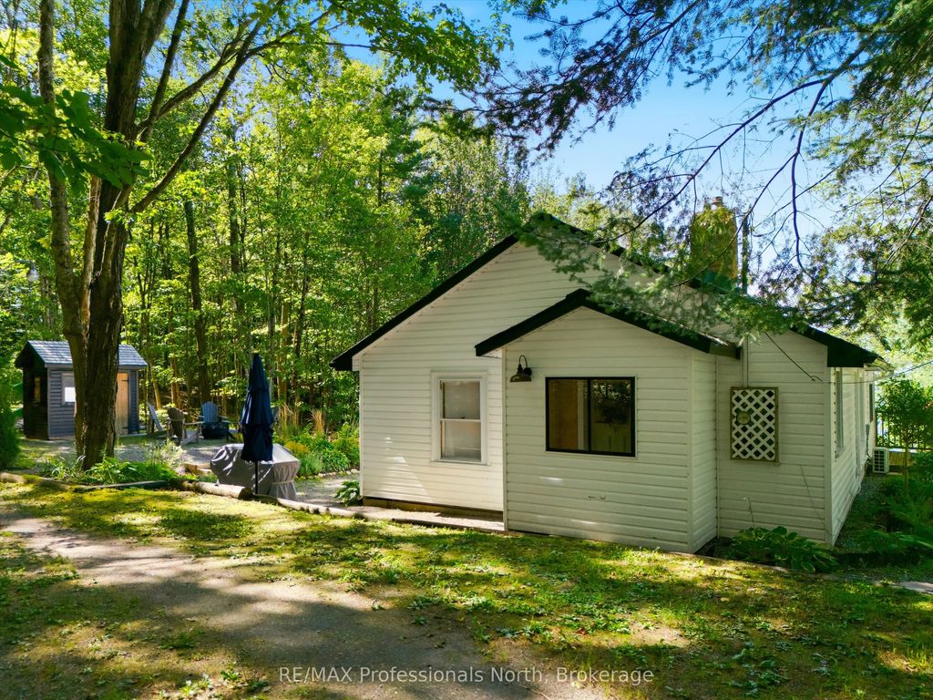 1037 Strawberry Bay Road, Bracebridge