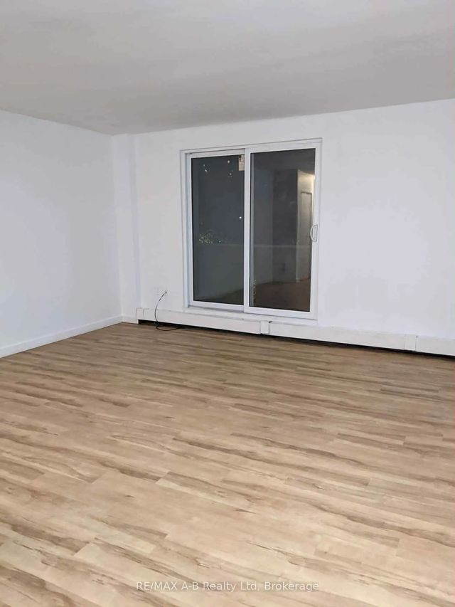 Photo of Listing #X13803894