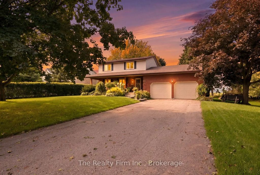 102 Glenn Avenue N, South-West Oxford