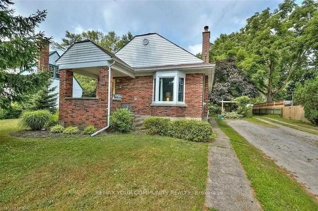 3813 St Peter Avenue, Niagara Falls