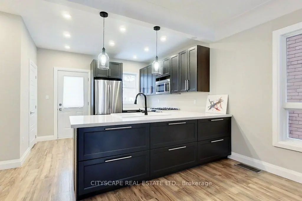 39 Holton Avenue N, Hamilton