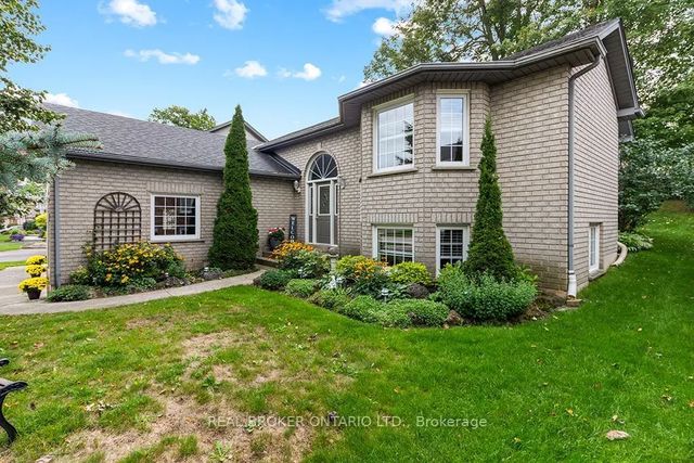 411 Olde Village Lane, Shelburne