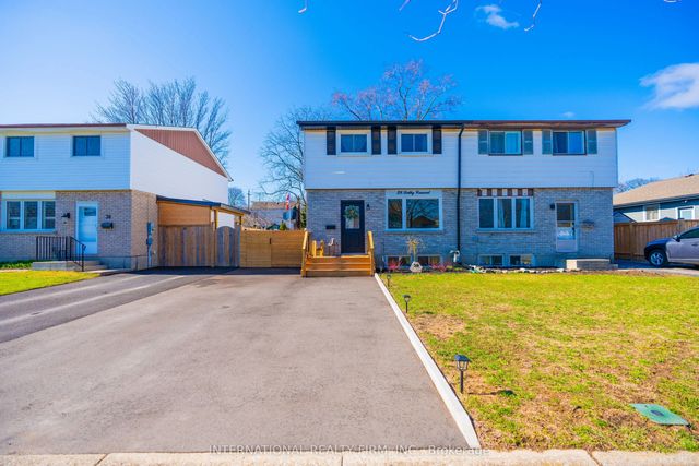 28 Debby Crescent, Brantford
