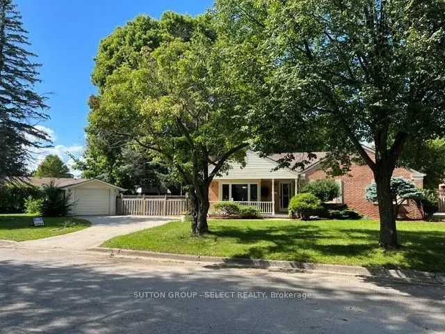 6 Kirkton Court Lower, London North
