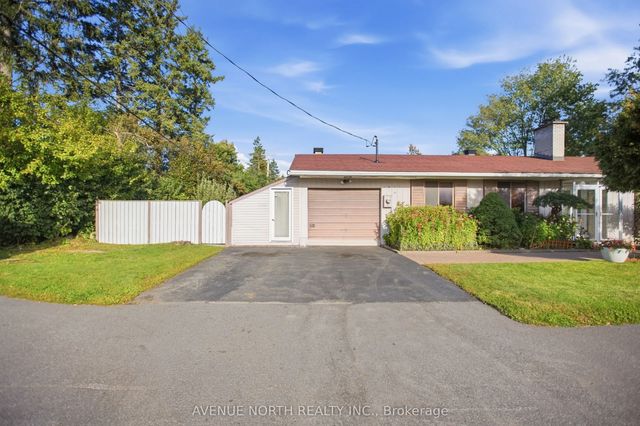 2617 Flannery Drive, Billings Bridge - Riverside Park and Area