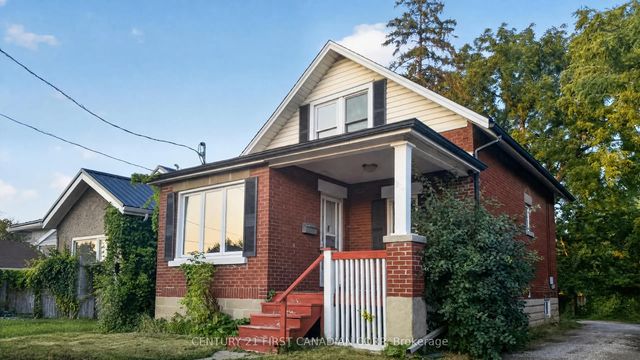 384 Wharncliffe Road S, London South