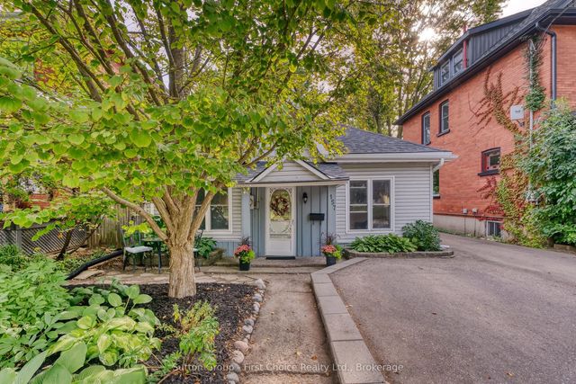 157 Front Street S, Stratford