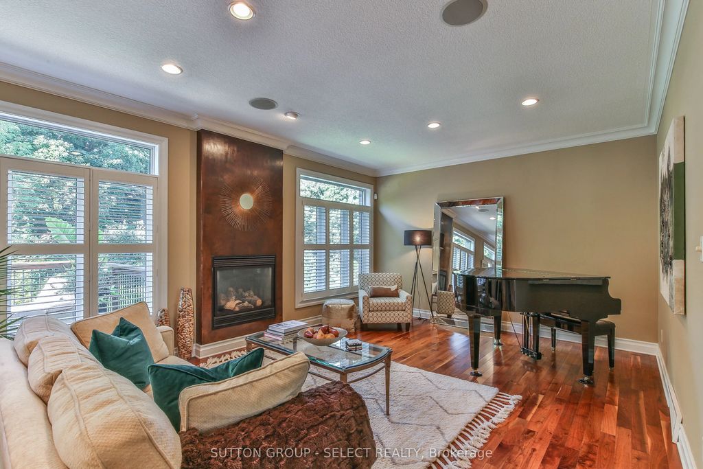 1940 Riverbend Road, London South