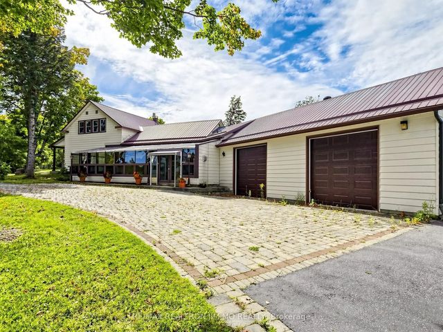 660 Fourth Line, Otonabee-South Monaghan