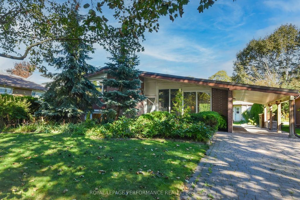1554 Chomley Crescent, Alta Vista and Area