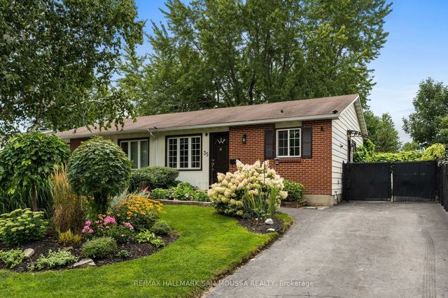 35 Ballantrae Way, Kanata