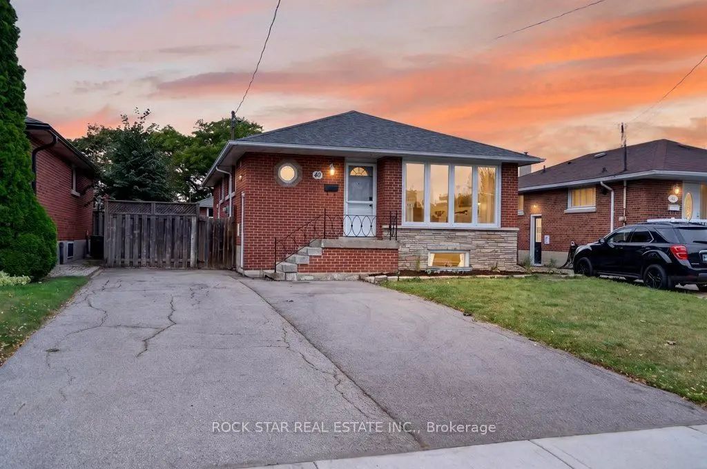 40 Clarendon Avenue, Hamilton