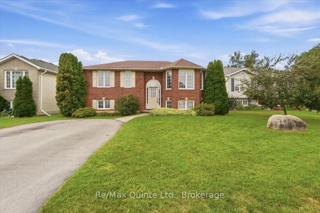 6 Chisholm Square, Belleville