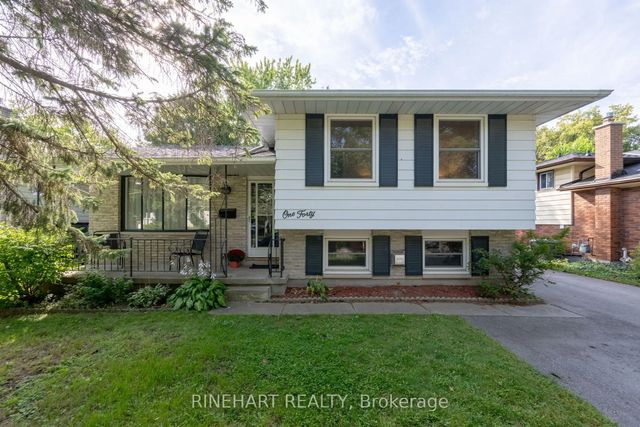 140 Paperbirch Crescent, London North