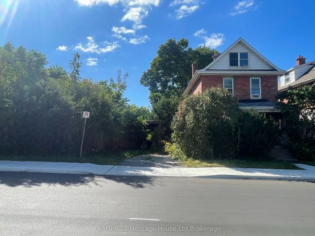 199 Wellington Street N, Woodstock