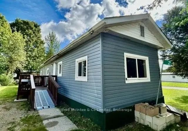 2 Dove Road, Brockton