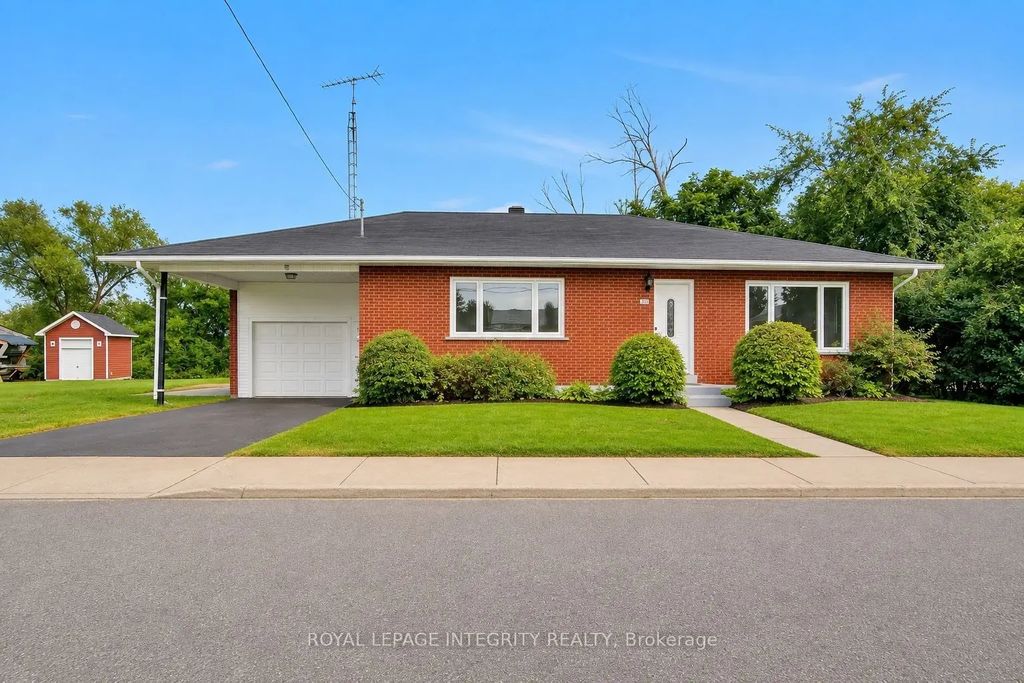 2170 Lajoie Street, Alfred and Plantagenet