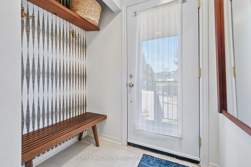 20 Charlevoix Street 34, Vanier and Kingsview Park