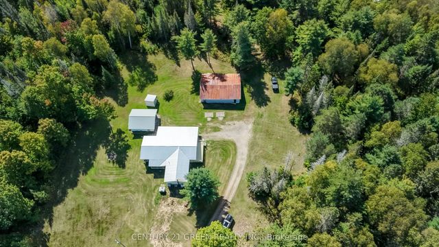 879 Lake Bernard Road S, Sundridge